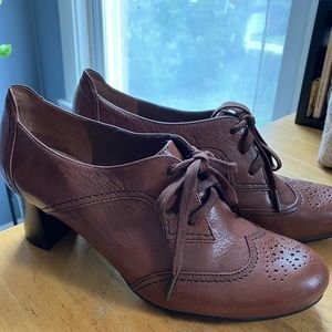 Lace up Wing tip Oxfords